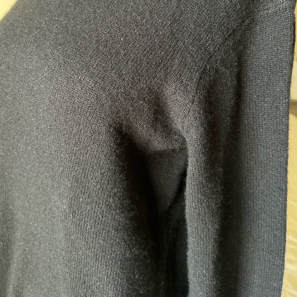 Women’s Theory Cashmere Crewneck Sweater in Black - Picture 9 of 9